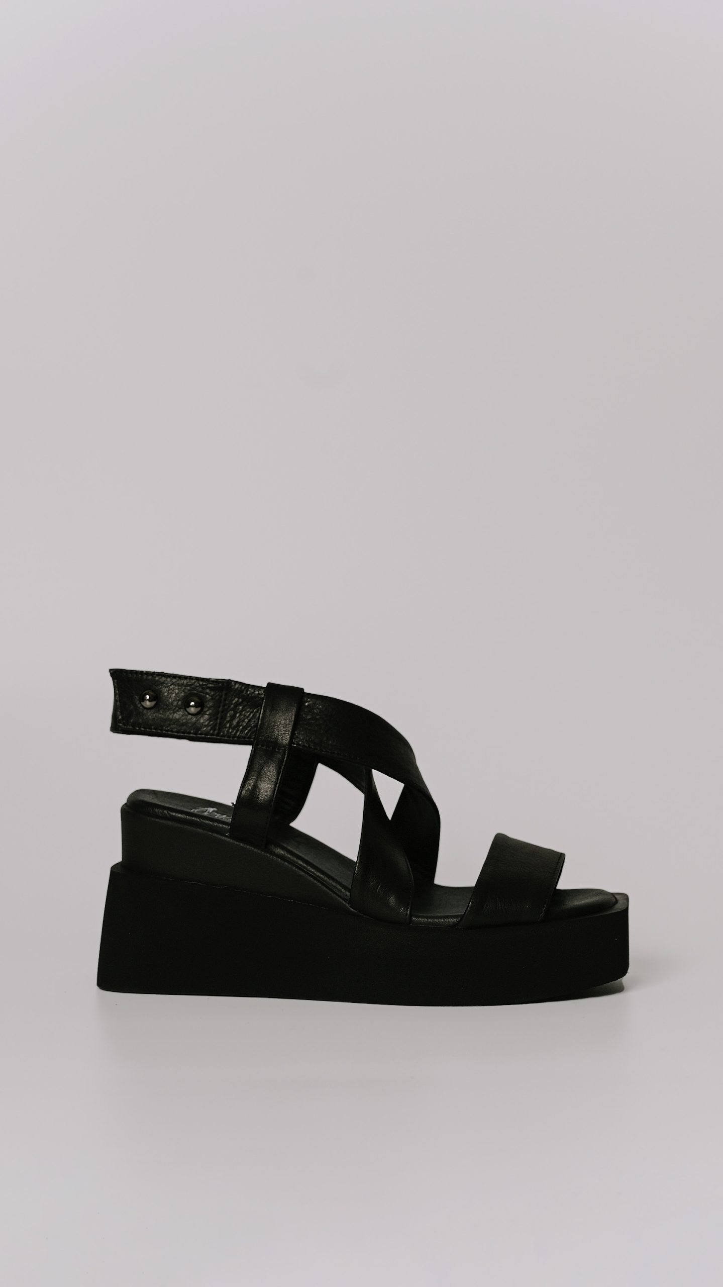 Μαύρα Δερμάτινα Flatforms Με Χιαστή Λουράκια