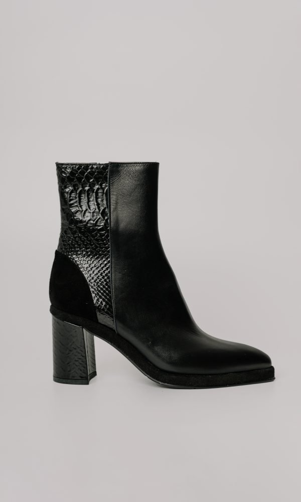 Μαύρα Δερμάτινα Μποτάκια