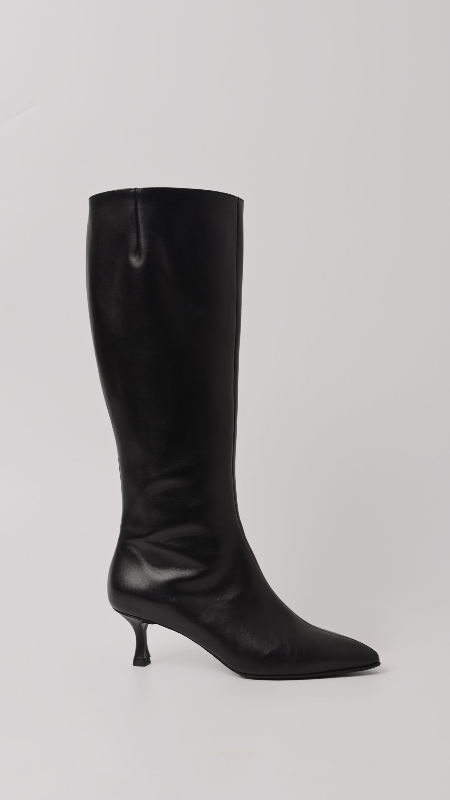 Μαύρη Δερμάτινη Μπότα Με Kitten Heel Τακούνι