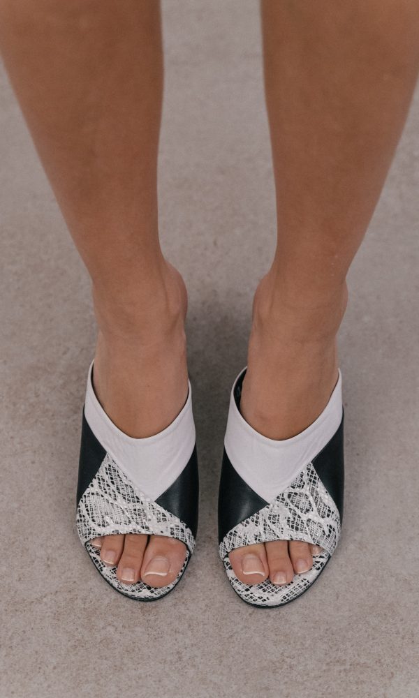 Ασπρόμαυρα Δερμάτινα Mules